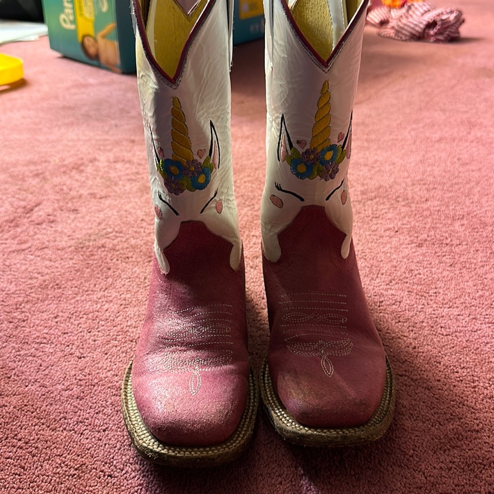 Macie bean kids unicorn boots. Worn once.